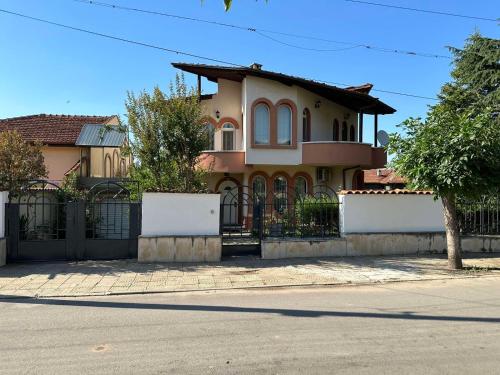 Славина къща in Perushtitsa
