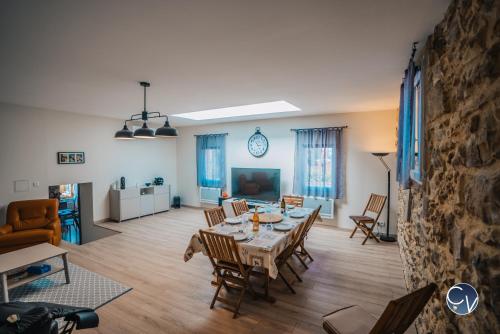 Shared lounge/TV area, Agreable maison de village avec terrasse in Pougnadoresse