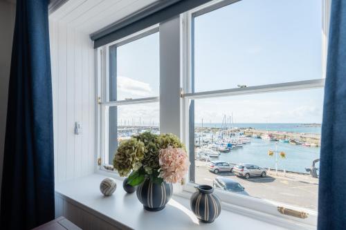 Навколишнє середовище, Shorefront Apartment - Sea View with 3 Bedrooms in Енструзер