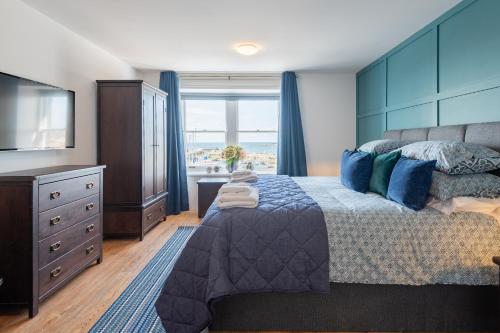 Shorefront Apartment - Sea View with 3 Bedrooms in Енструзер