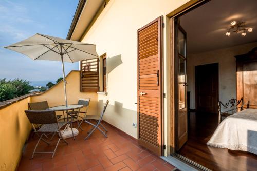 Erkély/terasz, B&B Maesta' Di Cudino in Agazzi