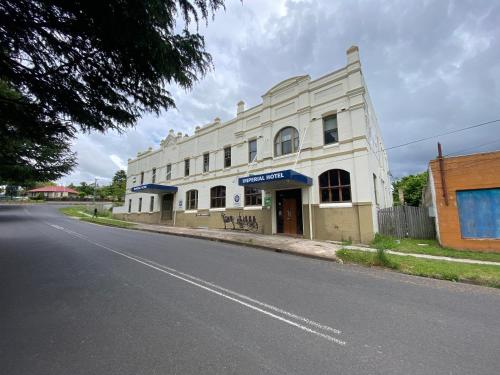 Historic Pub Accommodation- En-suites - Shared Bathroom Double Rooms - Shared Bathroom Twins