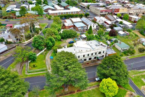 Historic Pub Accommodation- En-suites - Shared Bathroom Double Rooms - Shared Bathroom Twins