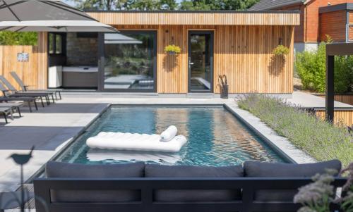 Villa Wood - Gîte de prestige en Ardennes - 10 personnes - Sauna, jacuzzi, piscine et billard