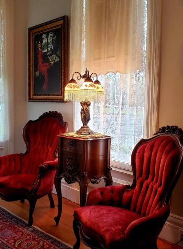 Historic Luxury Queen Anne Victorian in Winters (CA)