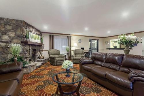 Days Inn & Suites by Wyndham Kaukauna WI