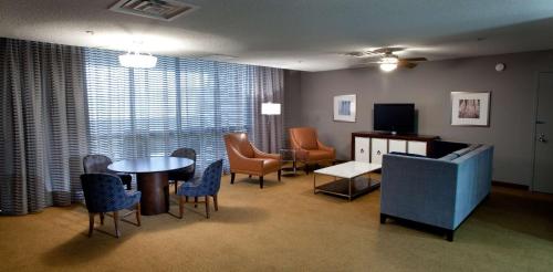 DoubleTree by Hilton Bloomington Minneapolis South - image 2