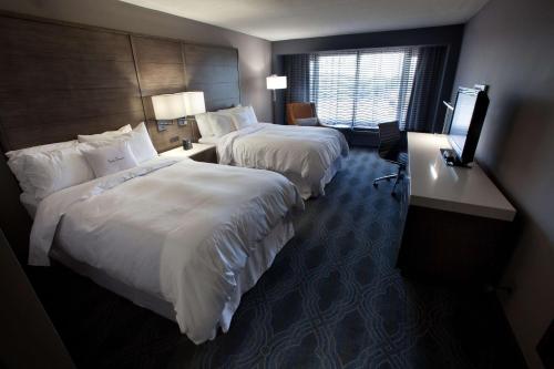 2 queen beds