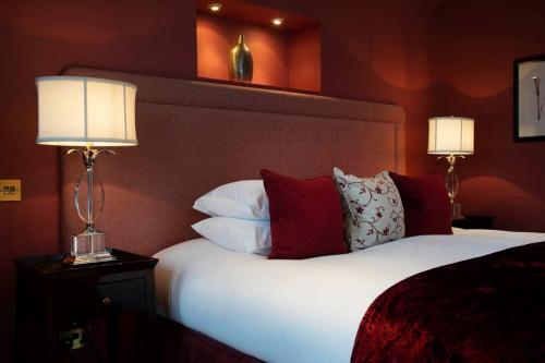 490709844 Loch Ness Lodge