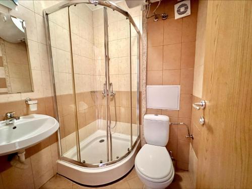 Standard One-Bedroom Apartment image 10