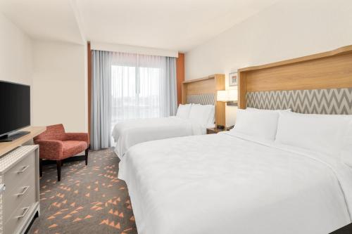 2 queen beds
