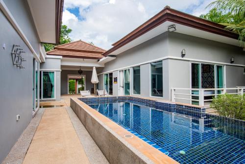 Colorful Pool Villa