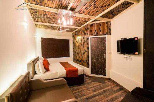 Comfort Triple Room room in Comfort Inn Silver Arch Mussoorie
