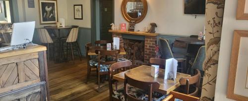 ห้องอาหาร, The Inn West End in แคมเบอร์เลย์