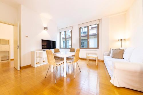 Luxury 1 bedroom Navigli loft, Milán