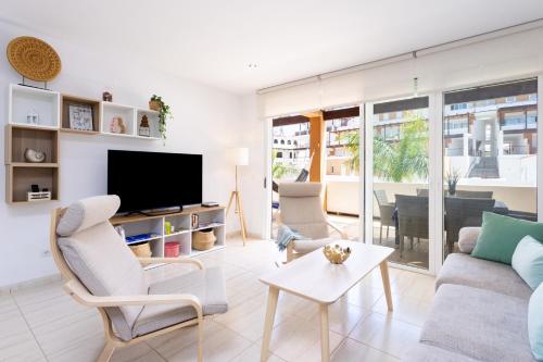 Home2Book Bright Apt Pool & Terrace, Amarilla Golf - Tap to explore photos