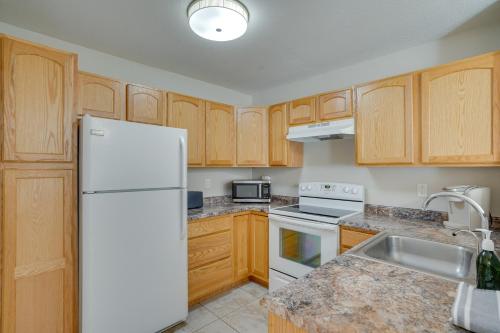 Tranquil Condo in Park Setting with Kitchen and Patio! - image 12