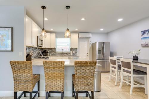 Palm Beach Townhome 4 Mi to Juno Beach Park! in North Palm Beach, USA