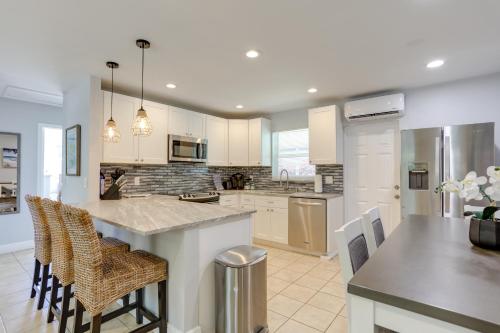 Palm Beach Townhome 4 Mi to Juno Beach Park! in North Palm Beach, USA