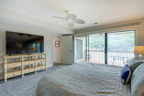 Lakefront Osage Beach Condo with Community Pool