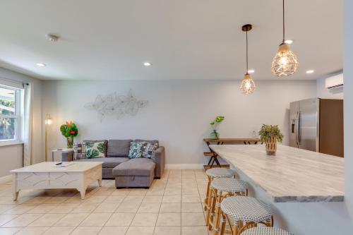 Pet-Friendly Palm Beach Pad - 1 Mi to the Ocean! in North Palm Beach, USA