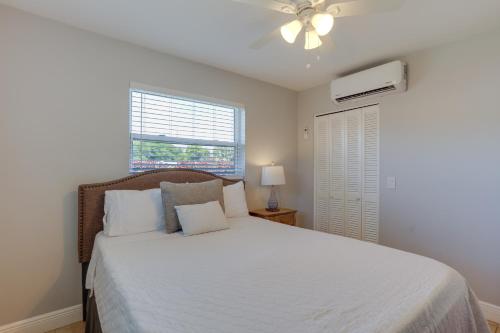 Pet-Friendly Palm Beach Pad - 1 Mi to Ocean! - image 12