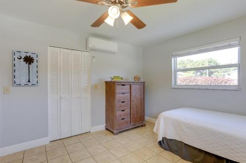 Pet-Friendly Palm Beach Pad - 1 Mi to Ocean! - image 11
