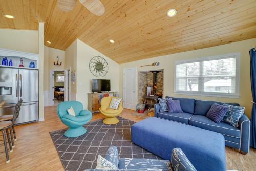 Fish, Hike & Hunt: Lakeside Newaygo Cottage in Ņūveigo (MI)
