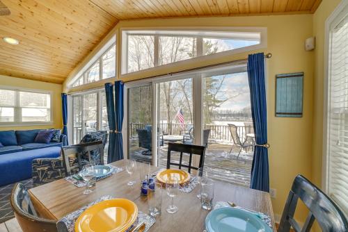 Fish, Hike & Hunt: Lakeside Newaygo Cottage in Ņūveigo (MI)