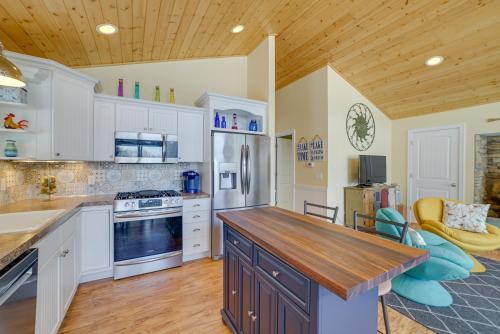 Fish, Hike & Hunt: Lakeside Newaygo Cottage in Ņūveigo (MI)
