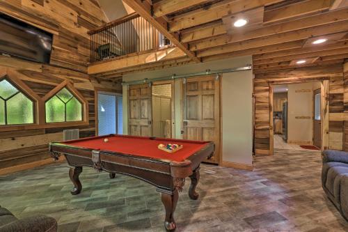 Updated Beech Mountain Cabin with Deck and Grill! in Beech Mountain, USA