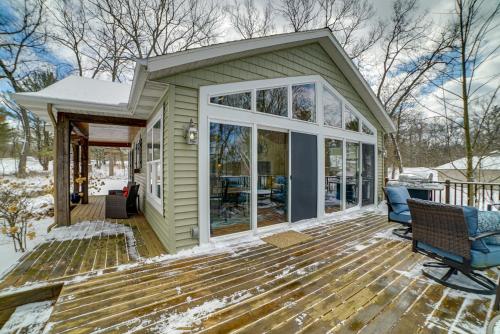 Fish, Hike & Hunt: Lakeside Newaygo Cottage in Ņūveigo (MI)