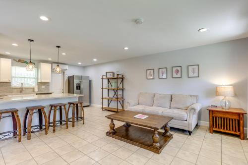 Coastal Townhome with Patio about 2 Mi to Beach! in North Palm Beach, USA