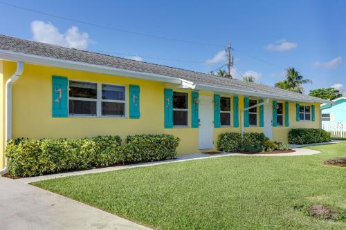 Coastal Townhome with Patio about 2 Mi to Beach! - image 7