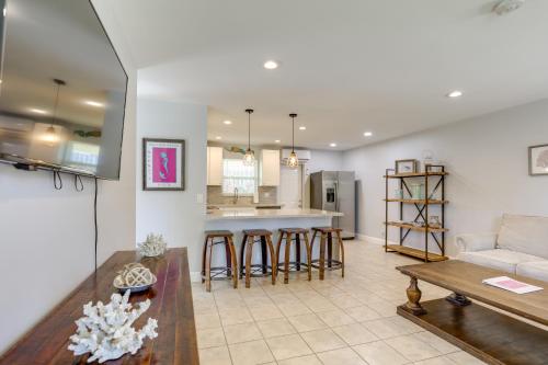 Coastal Townhome with Patio about 2 Mi to Beach! - image 9
