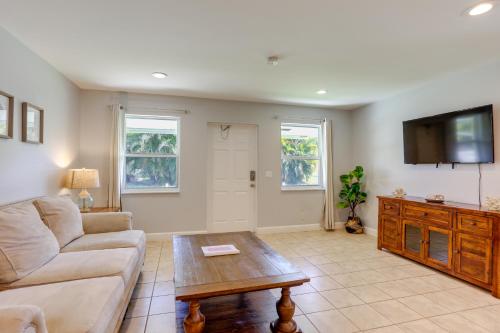 Coastal Townhome with Patio about 2 Mi to Beach! - image 12