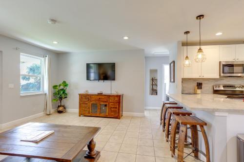 Coastal Townhome with Patio about 2 Mi to Beach! - image 13