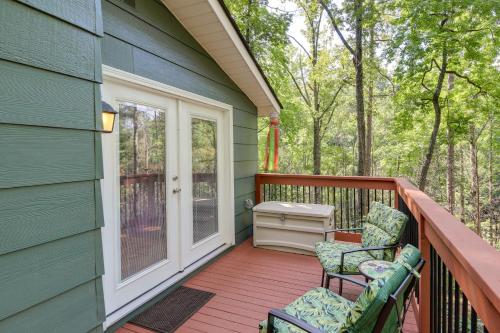 Quaint Smoky Mtn Cabin - 4 Mi to Dtwn Gatlinburg! - image 12