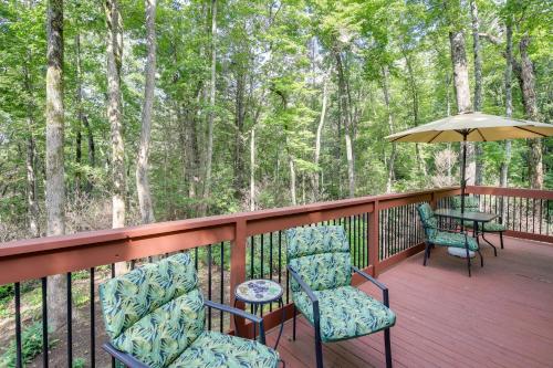 Quaint Smoky Mtn Cabin - 4 Mi to Dtwn Gatlinburg! - image 2