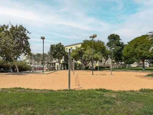 Allsopp & Allsopp - 1-Bedroom Apartment in Lake Apartments Green Community - image 3