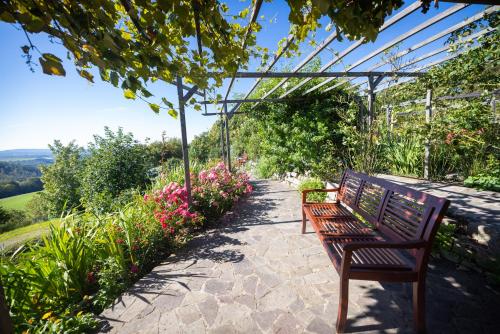 ทัศนียภาพ, Hindu Monastery - Shree Peetha Nilaya Ashram in บัด ชวาลบัค