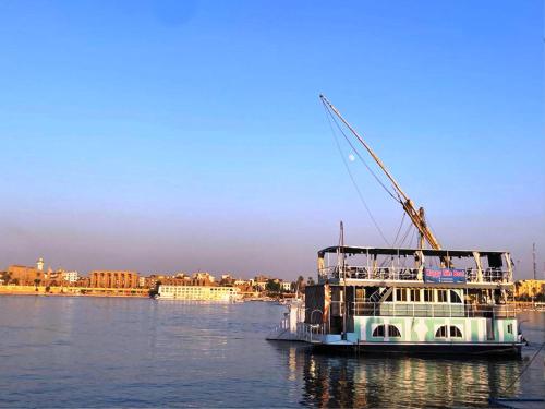 Floating Hotel- Happy Nile Boat