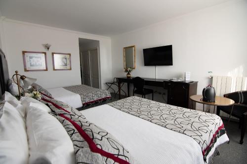 2 double beds