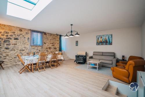 Agreable maison de village avec terrasse in Pougnadoresse