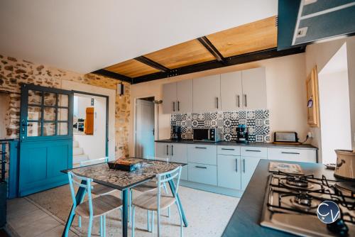 Agreable maison de village avec terrasse in Pougnadoresse