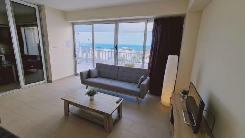 STAY Sunrise Beach Apt 2