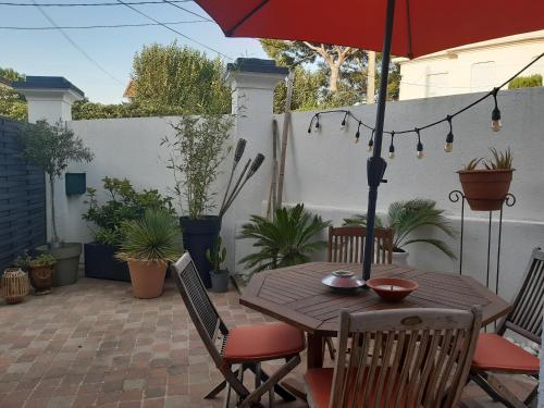 Grand studio avec patio in Saint-Julien