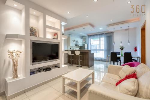 Lovely, spacious 2BR APT in the centre of Sliema by 360 Estates