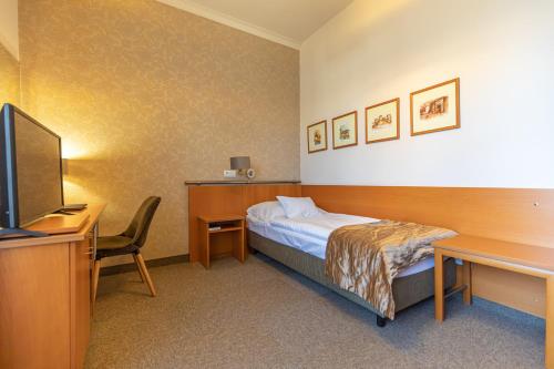 City Hotel Miskolc - image 2