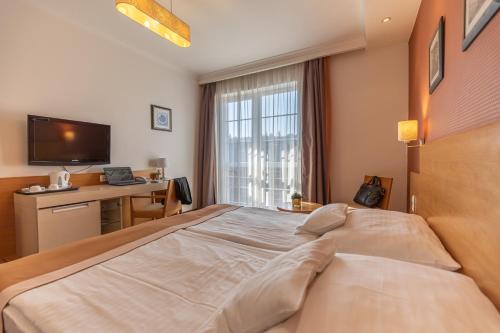 City Hotel Miskolc - image 3